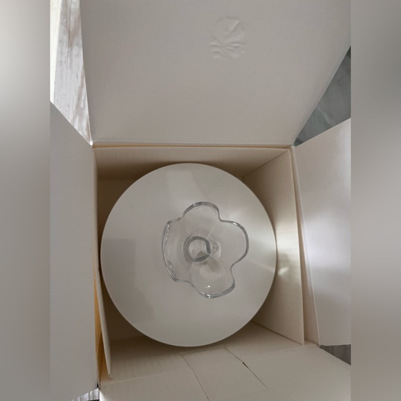 Oscar de la Renta Dusting Powder - Picture 5 of 5